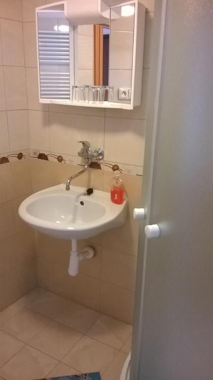Dvoulůžkový pokoj s oddělenými postelemi a koupelnou